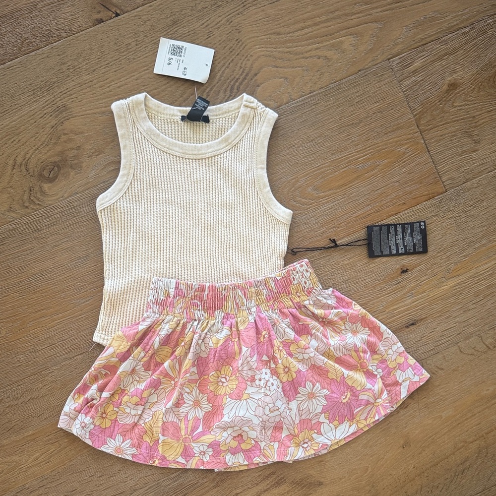 ⚡️BNWT Cream Textured Tank Top and Floral Skort